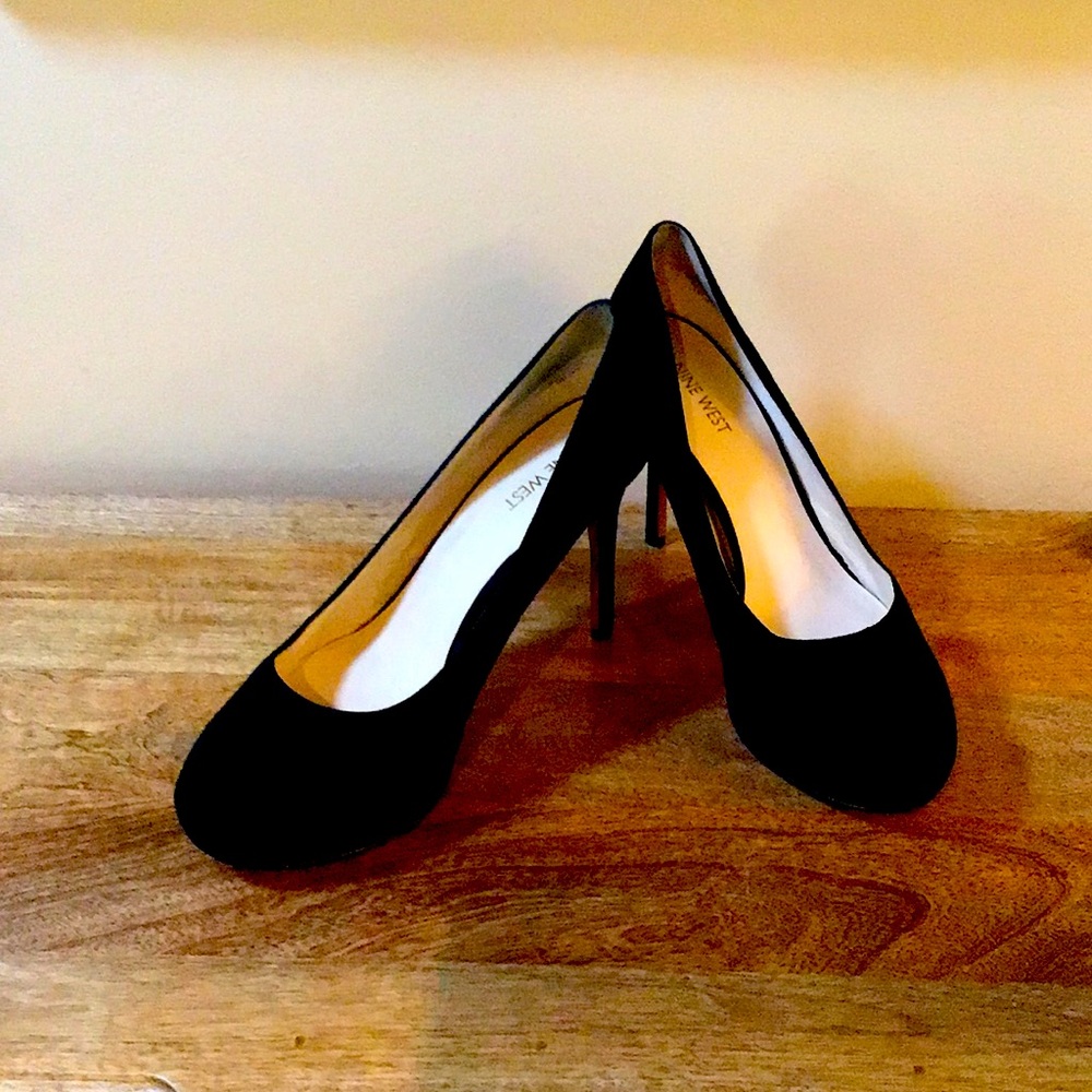 361 👠Ivanka Trump Blue Suede Heels👠